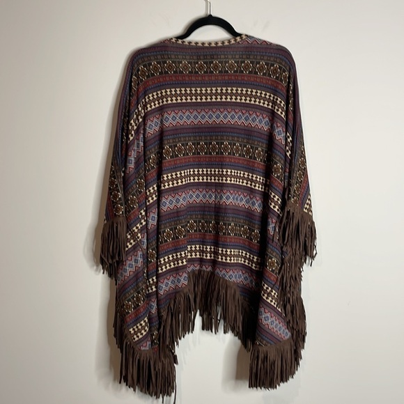 Double D Ranch | Soft Southwestern Poncho Fringe Detail Size Small - Picture 6 of 7